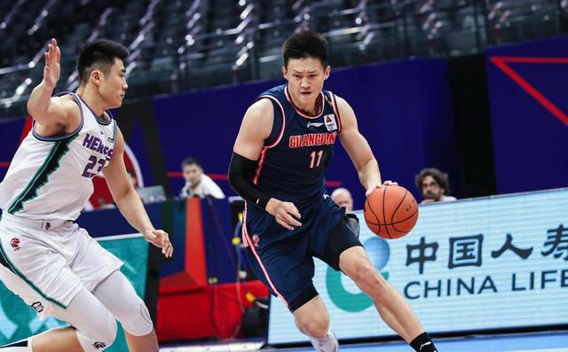 今天为大家呈现的选手是可爱萝莉组齐墨怡、动作型男组李凤阳。