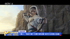 尹正新戏拍摄现场被围堵 路人怼拍被其怒拍掉手机 2021-03-25 3月24日，有网友曝光偶遇尹正剧组的人拍摄韩寒导演的电影的画面。